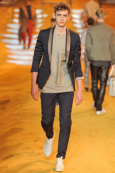 Look 38